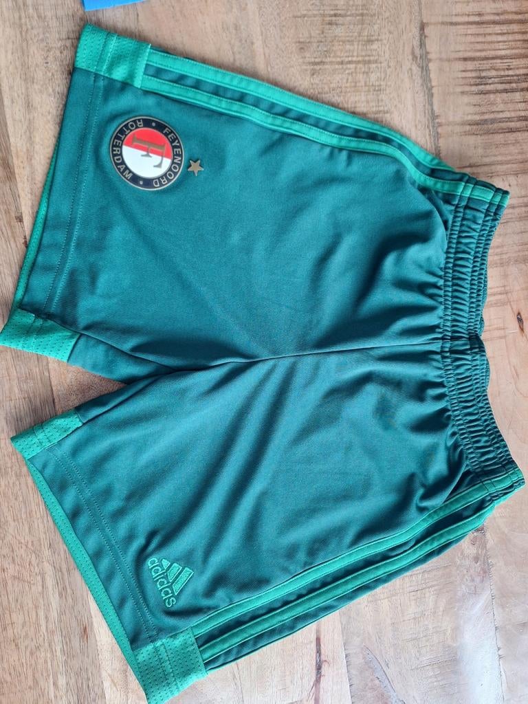 Voetbalbroekje Feyenoord. Maat 140., Adidas, Jongen of Meisje, Zo goed als nieuw, Ophalen