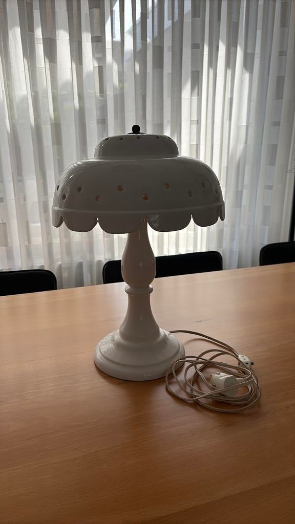 Mooie witte tafellamp, Huis en Inrichting, Lampen | Tafellampen, Ophalen, Zo goed als nieuw, Overige materialen, Minder dan 50 cm