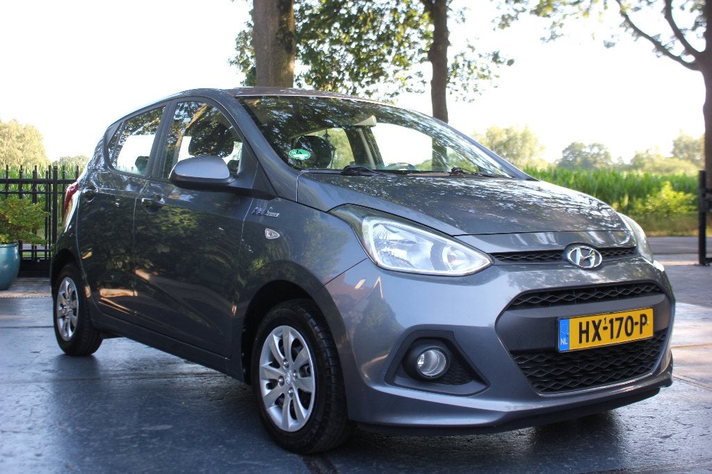 MOOIE HYUNDAI I 10 METALLIC GRIJS MET LICHTE PARKEERSCHADE!, Auto diversen, Schadeauto's, Ophalen, Handgeschakeld, 1000 cc, Zilver of Grijs