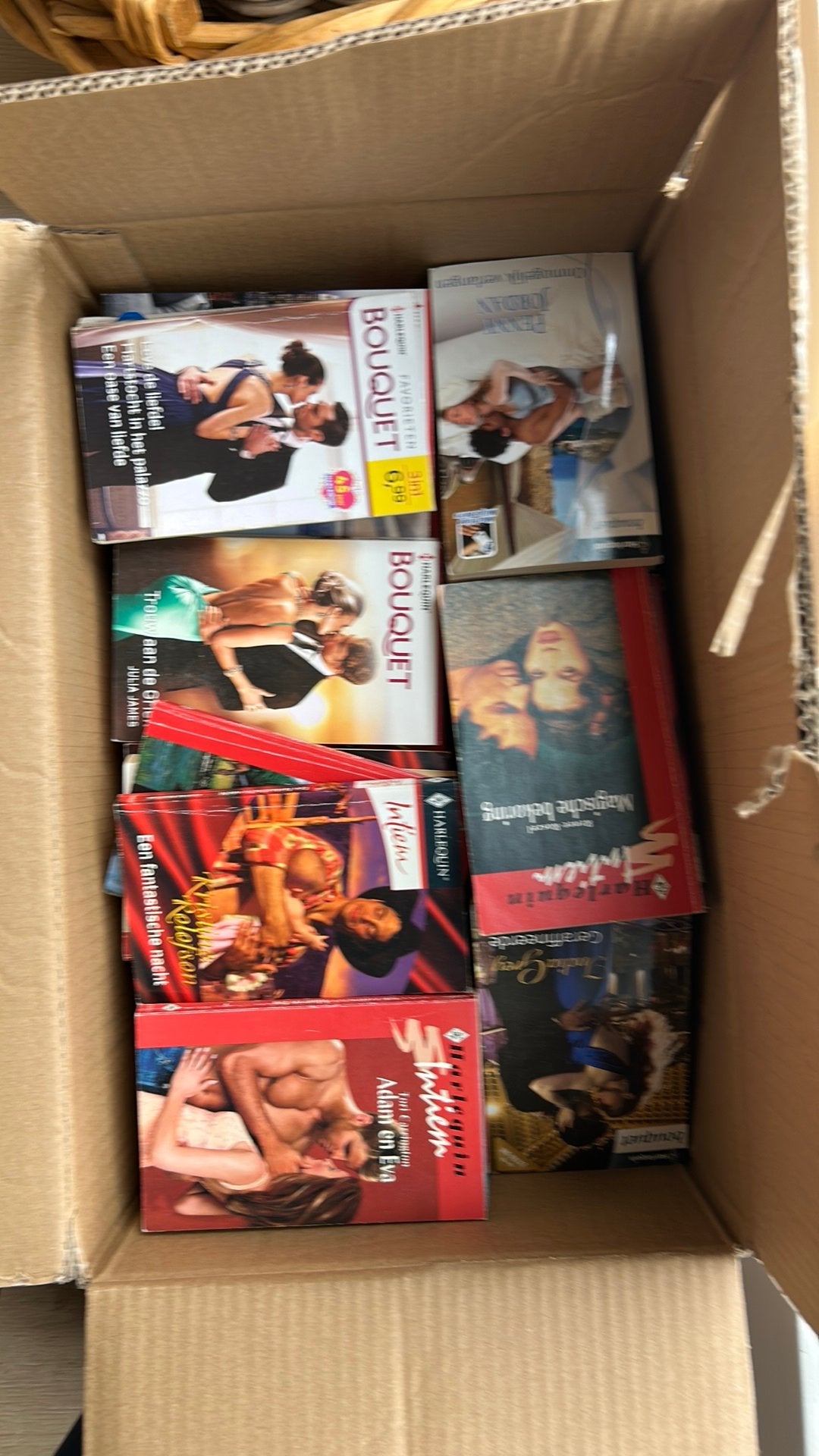 Gratis afhalen. Grote doos met bouquetjes, Ophalen of Verzenden, Gelezen