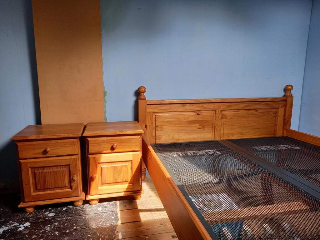 Stevig houten bed met nachtkastjes en Auping matrasbodems, Huis en Inrichting, Slaapkamer | Bedden, Ophalen, Gebruikt, Bruin, 140 cm