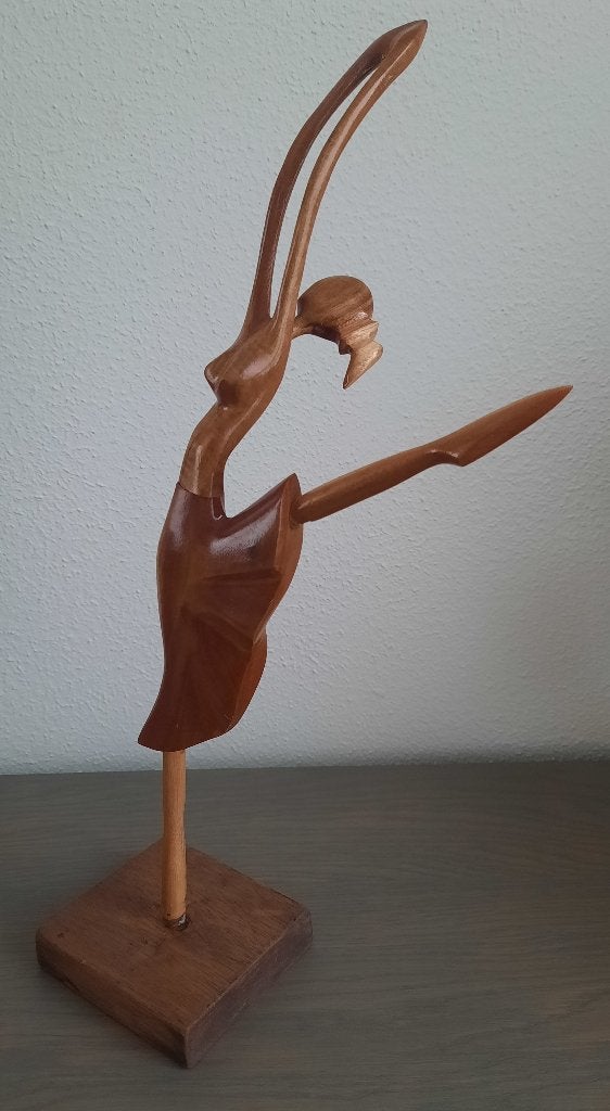 Houten beeldje van een danseres op sokkel, Antiek en Kunst, Houtsnijwerk, Ophalen of Verzenden, 20 - 50 cm, Hout
