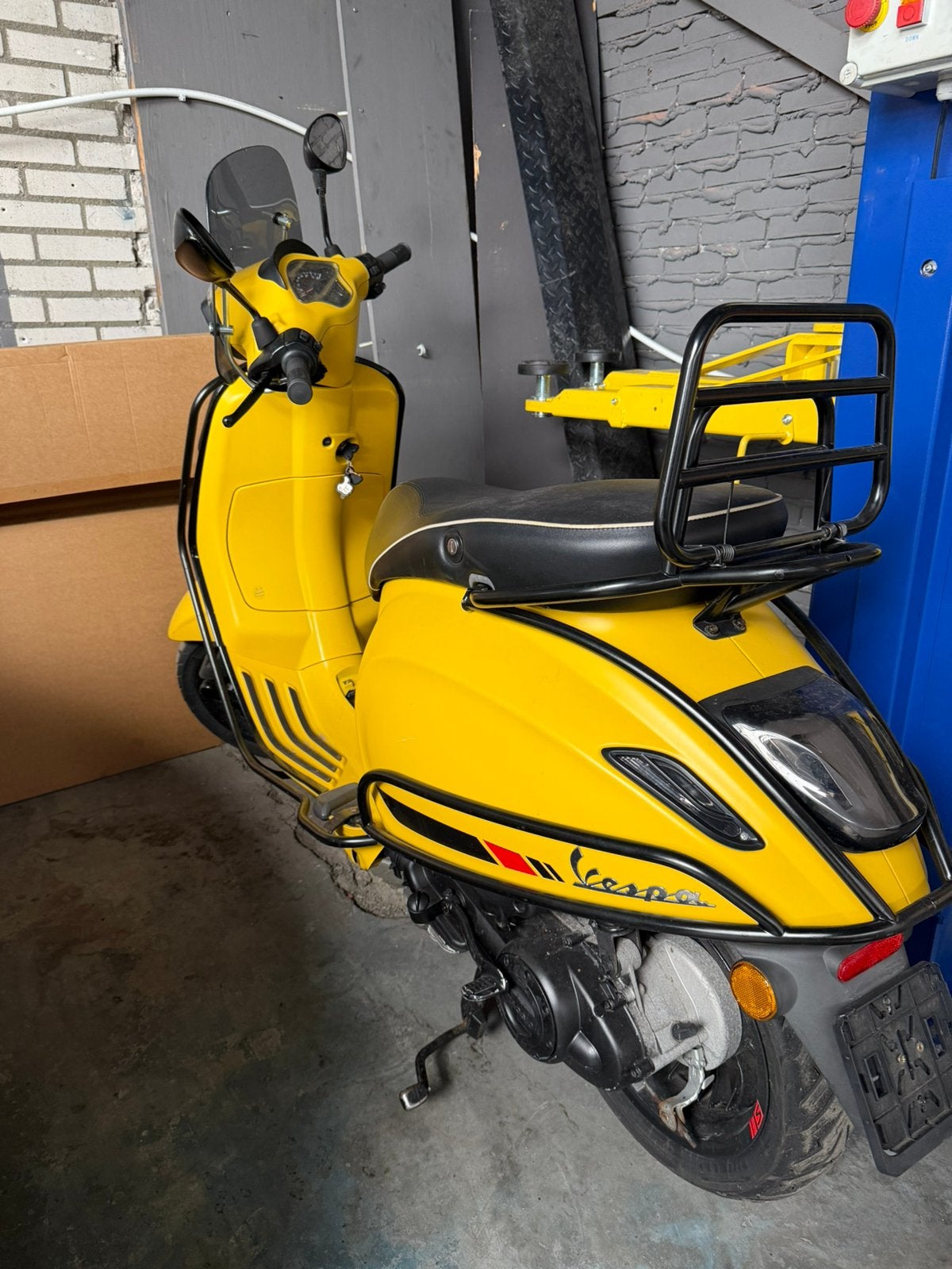 Vespa izgs blauwe kenteken compleet, Fietsen en Brommers, Scooters | Vespa, Ophalen of Verzenden, Zo goed als nieuw, Benzine