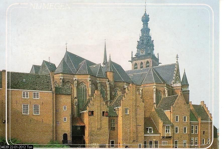 Ansichtkaart 	Nijmegen	St Stevenskerk	met kanunnikenhuisjes, Ophalen of Verzenden, 1980 tot heden, Gelopen, Gelderland