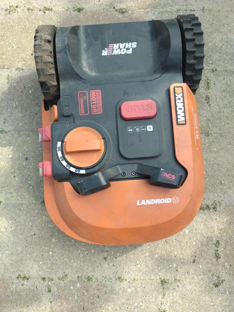 Worx robotmaaier, oplaadstation en huisje / garage, Ophalen of Verzenden, Zo goed als nieuw, Worx, Bestuurbaar via app