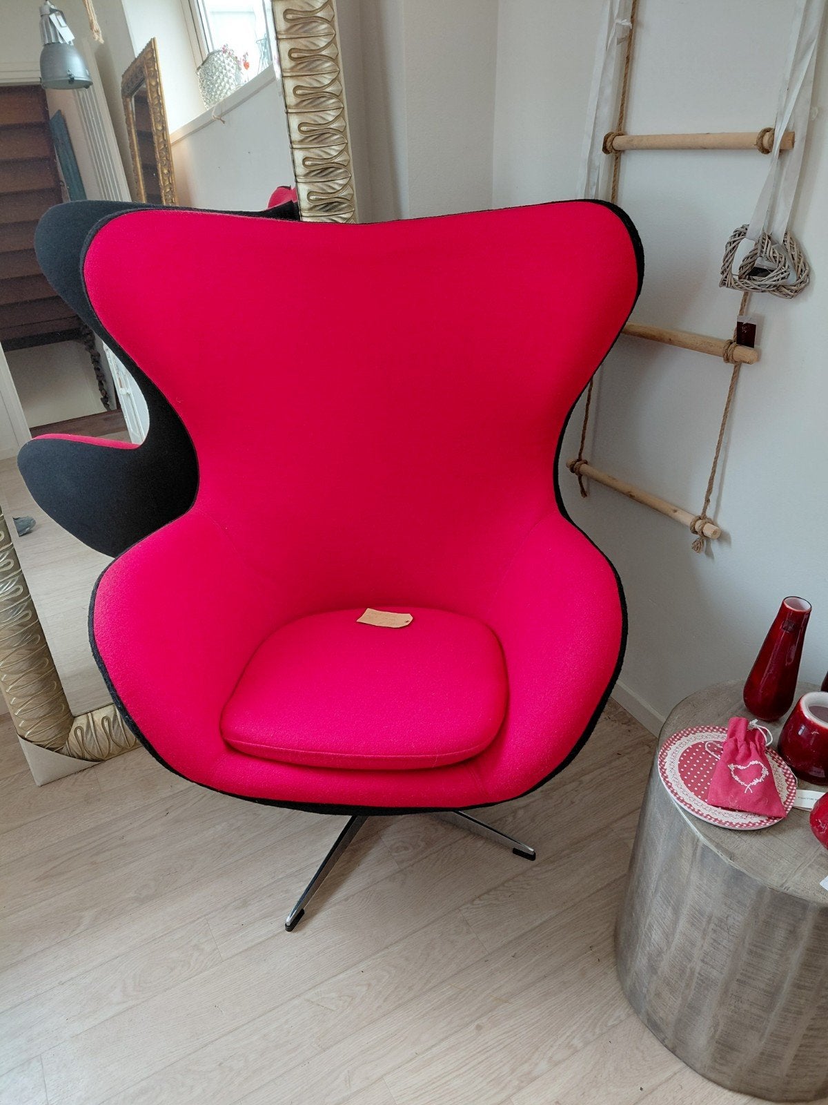 Nieuwe Designstoel - Showroommodel (H110xB82cm), Overige materialen, Stoel@riedveld.com, Rietveldplantsoen 123, Ophalen of Verzenden