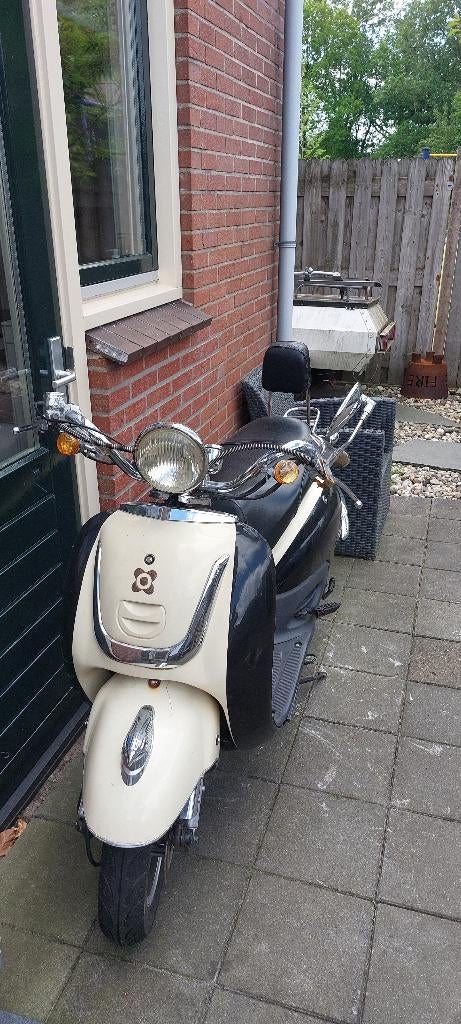 Retro scooter, Fietsen en Brommers, Snorfietsen en Snorscooters, Gebruikt, Overige merken, Benzine, Ophalen