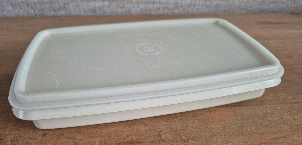Tupperware bakje rechthoek 700ML 22,5x12.5x4cm Crème, Ophalen of Verzenden, Zo goed als nieuw, Met deksel, Bak of Kom