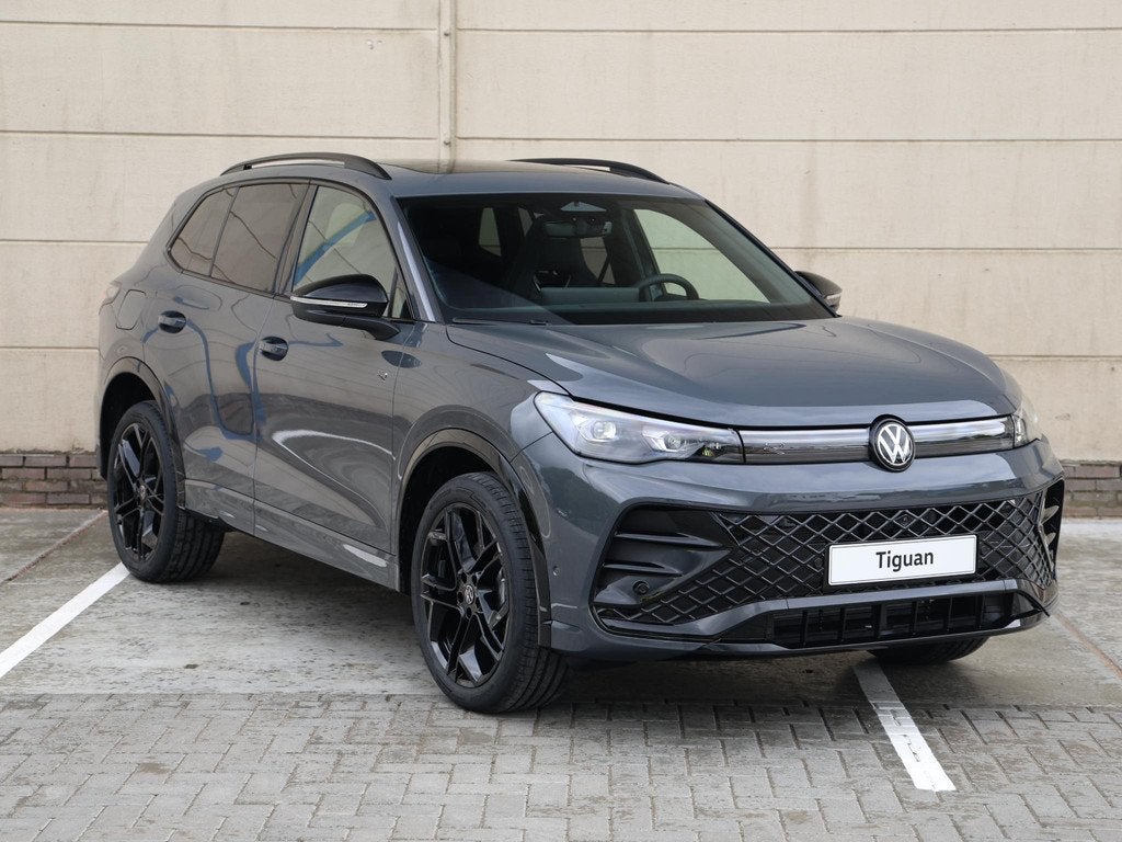 Volkswagen Tiguan R-Line Edition 1.5 eHybrid 204 PK | Naviga, Auto's, Volkswagen, Stof, 150 pk, Origineel Nederlands, Bedrijf