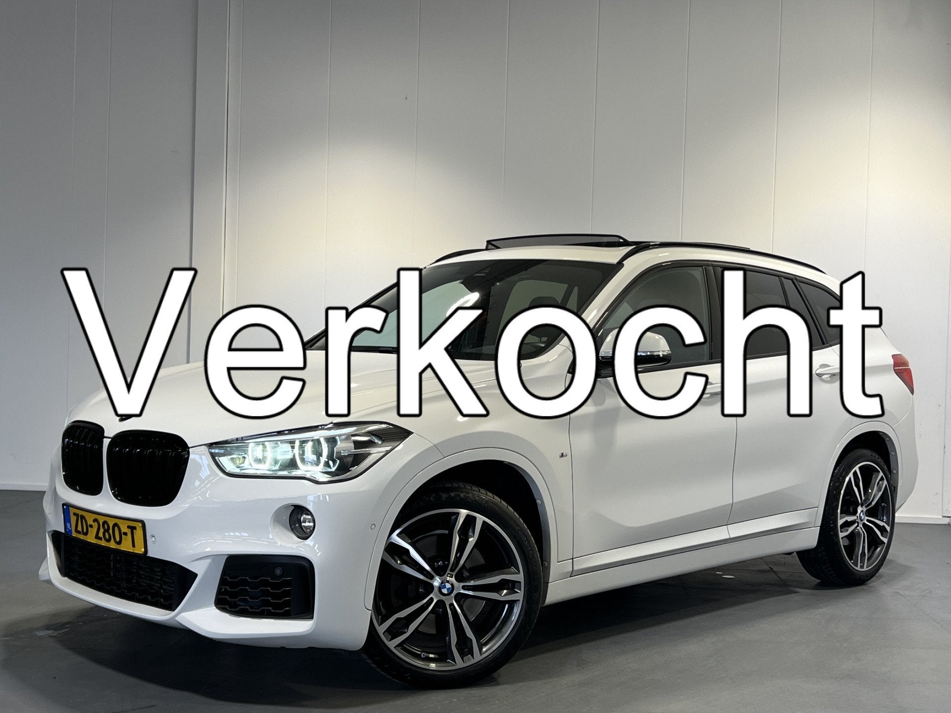 BMW X1 sDrive20i M-sport Executive Edition Panoramadak | Tre, Auto's, 1998 cc, Parkeerassistent, Alcantara, Wit