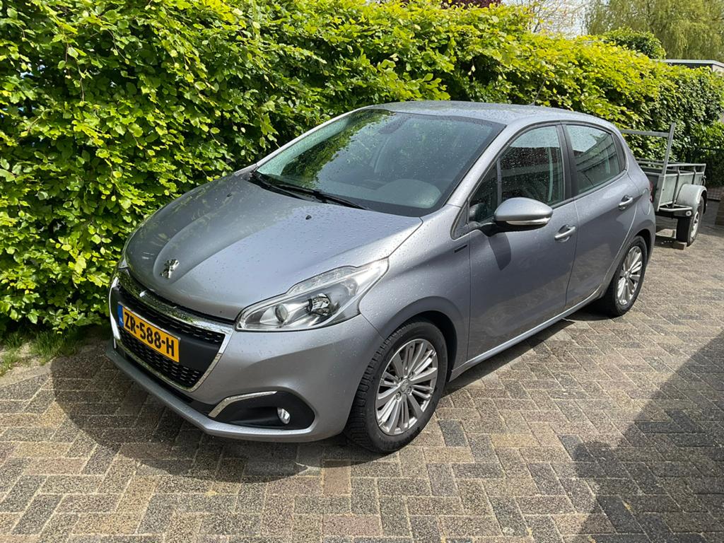 Peugeot 208 1.2 Puretech 110pk 2019 Grijs, Voorwielaandrijving, 40 €/maand, 1199 cc, Handgeschakeld