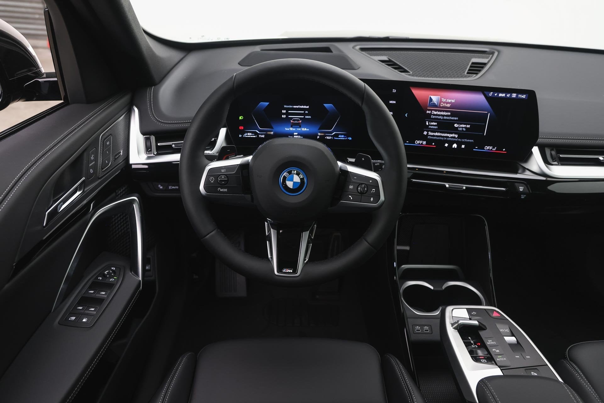BMW X1 xDrive25e M Sport Automaat / Trekhaak / Panoramadak /, Dealer onderhouden, Zwart, Bedrijf, Hybride Elektrisch/Benzine