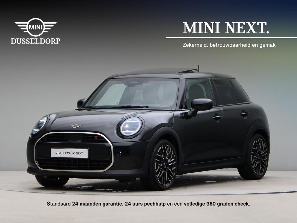 MINI 5-deurs Cooper S Favoured Pakket M (bj 2024, automaat), Auto's, Mini, Gebruikt, 4 cilinders, Met garantie (alle), Zwart