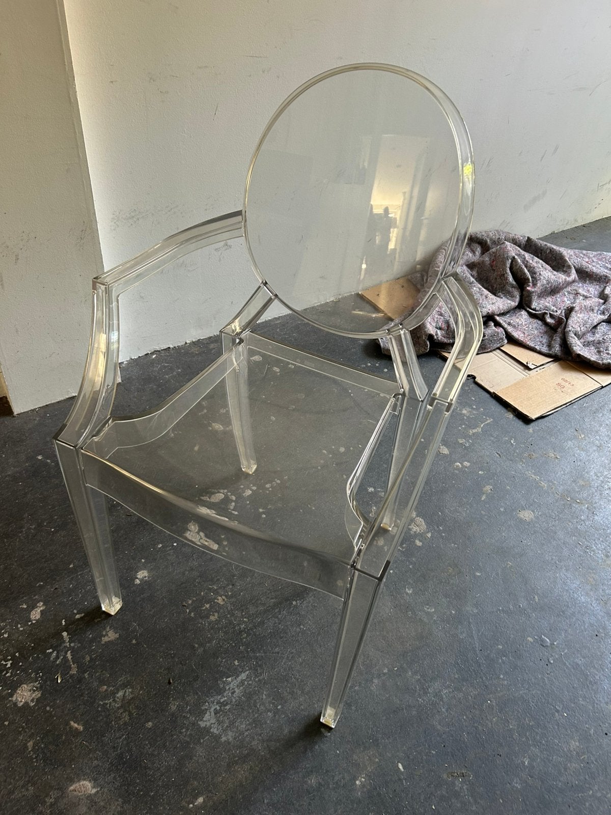 Stoel van kartell louis Ghost, Ophalen