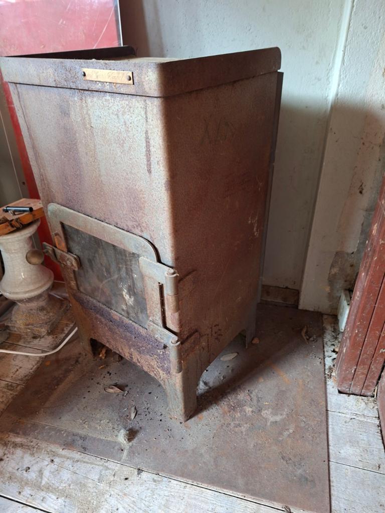 Oude hout kachel , verroest, Ophalen, Hout, Houtkachel