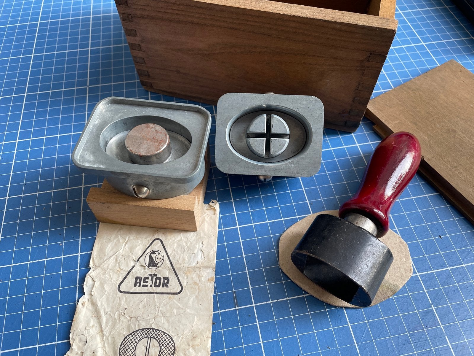 Vintage ASTOR-Berning knopenpers (hamerslag-matrijs) 1953, Ophalen of Verzenden, Gebruikt