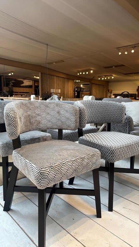 UrbanSofa showroom sale eetkamerstoelen Matteo, Ophalen, Zo goed als nieuw, Stof
