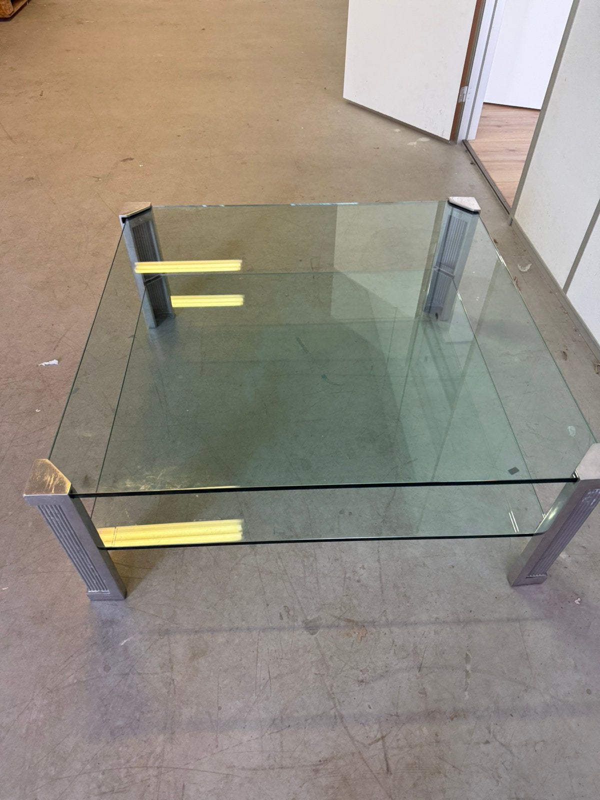 Mooie salontafel (glas) van ontwerper Peter Ghyczy, Huis en Inrichting, Ophalen, Gebruikt, Vierkant, Glas