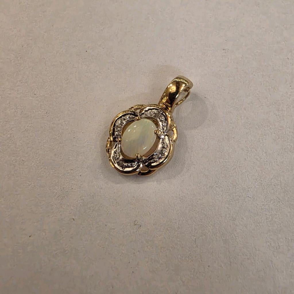 Vintage 8 karaats gouden hanger bezet met Opaal en Diamant, Overige voorstellingen, Ophalen of Verzenden, Zo goed als nieuw, Goud