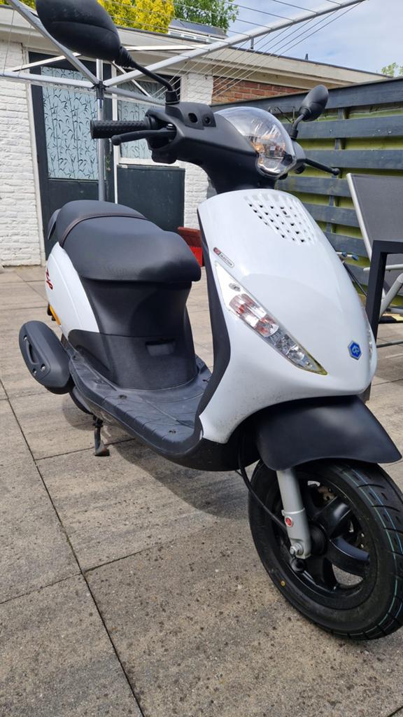 Zip weinig km! Als nieuw!, Fietsen en Brommers, Ophalen, Zo goed als nieuw, Benzine, Zip