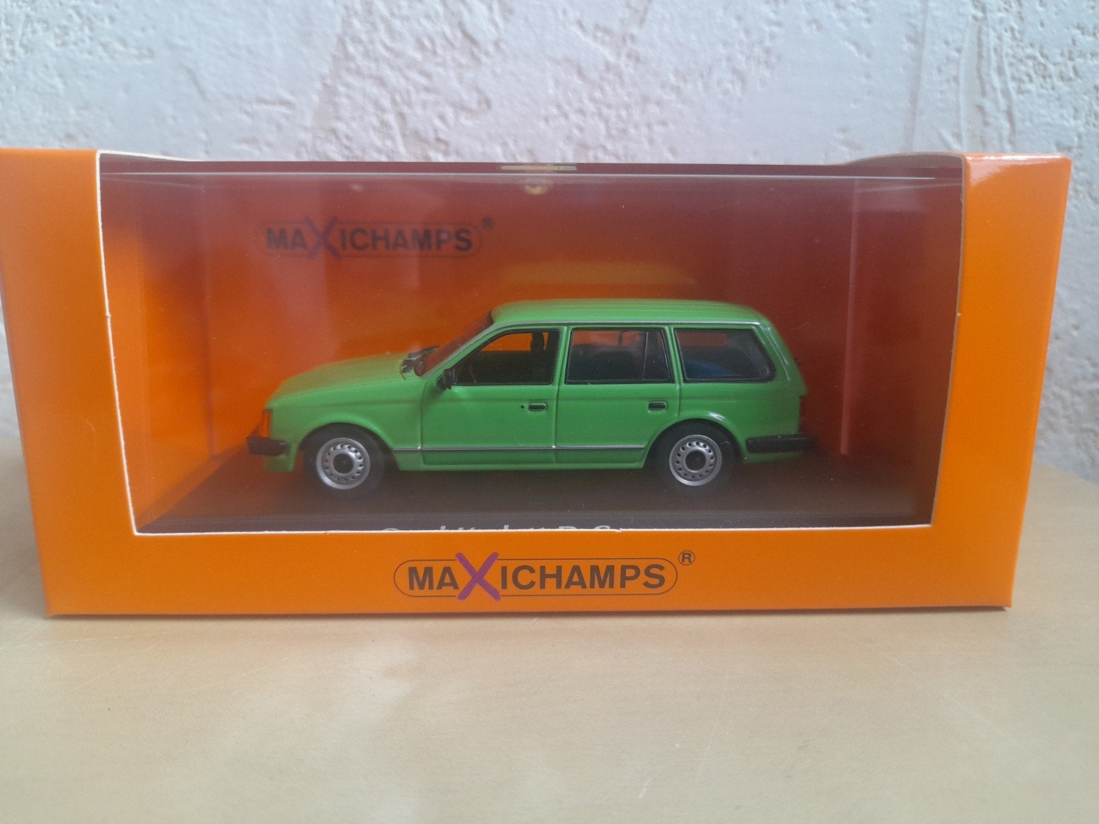 Opel Kadett D Caravan Green 1979 Maxichamps 1:43 (incl ovp), Hobby en Vrije tijd, Modelauto's | 1:43, Ophalen of Verzenden, Zo goed als nieuw