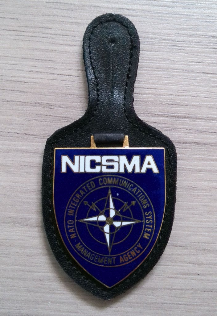 Borstzakhanger NATO NICSMA, Verzenden, Overige soorten, Nederland, Embleem of Badge
