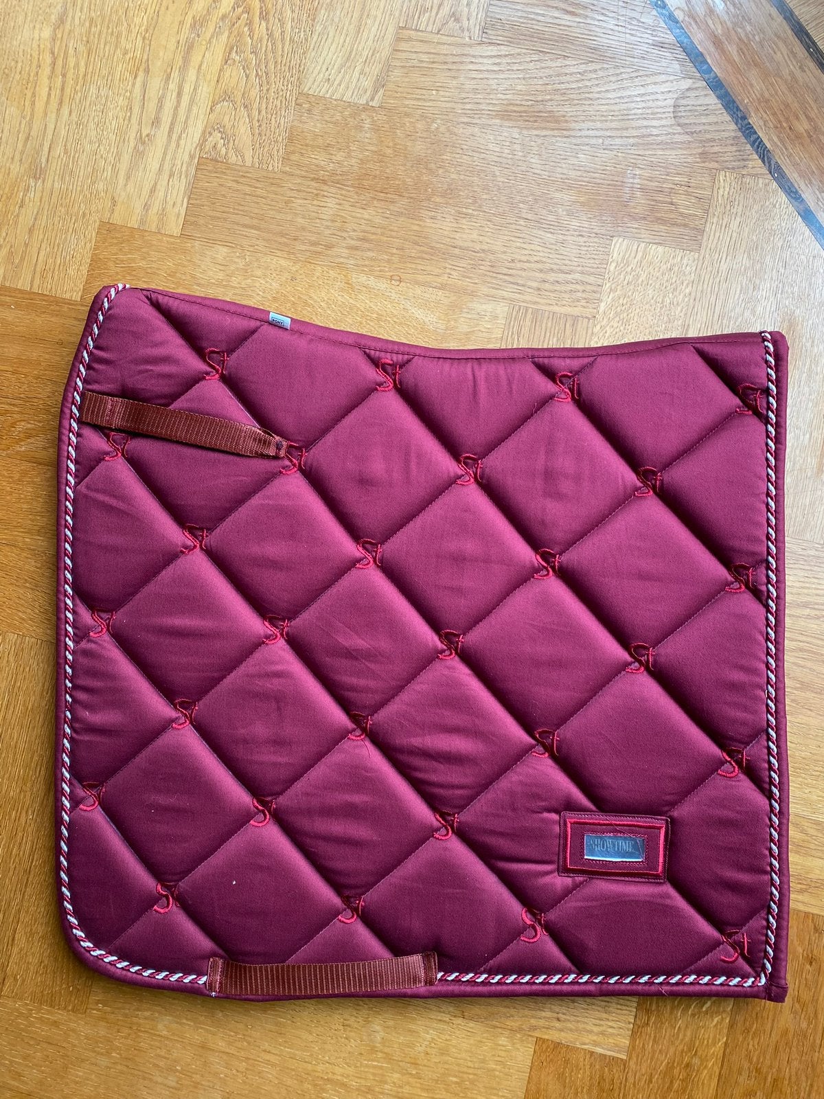 Dressuur dekje pony showtime bordeaux rood Nieuw, Dieren en Toebehoren, Paarden en Pony's | Dekens en Dekjes, Ophalen, Mesh, Rood