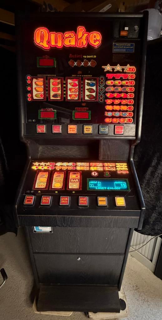 Quake gokkast, Verzamelen, Automaten | Gokkasten en Fruitautomaten, Euro, Ophalen, Zo goed als nieuw, Met sleutels