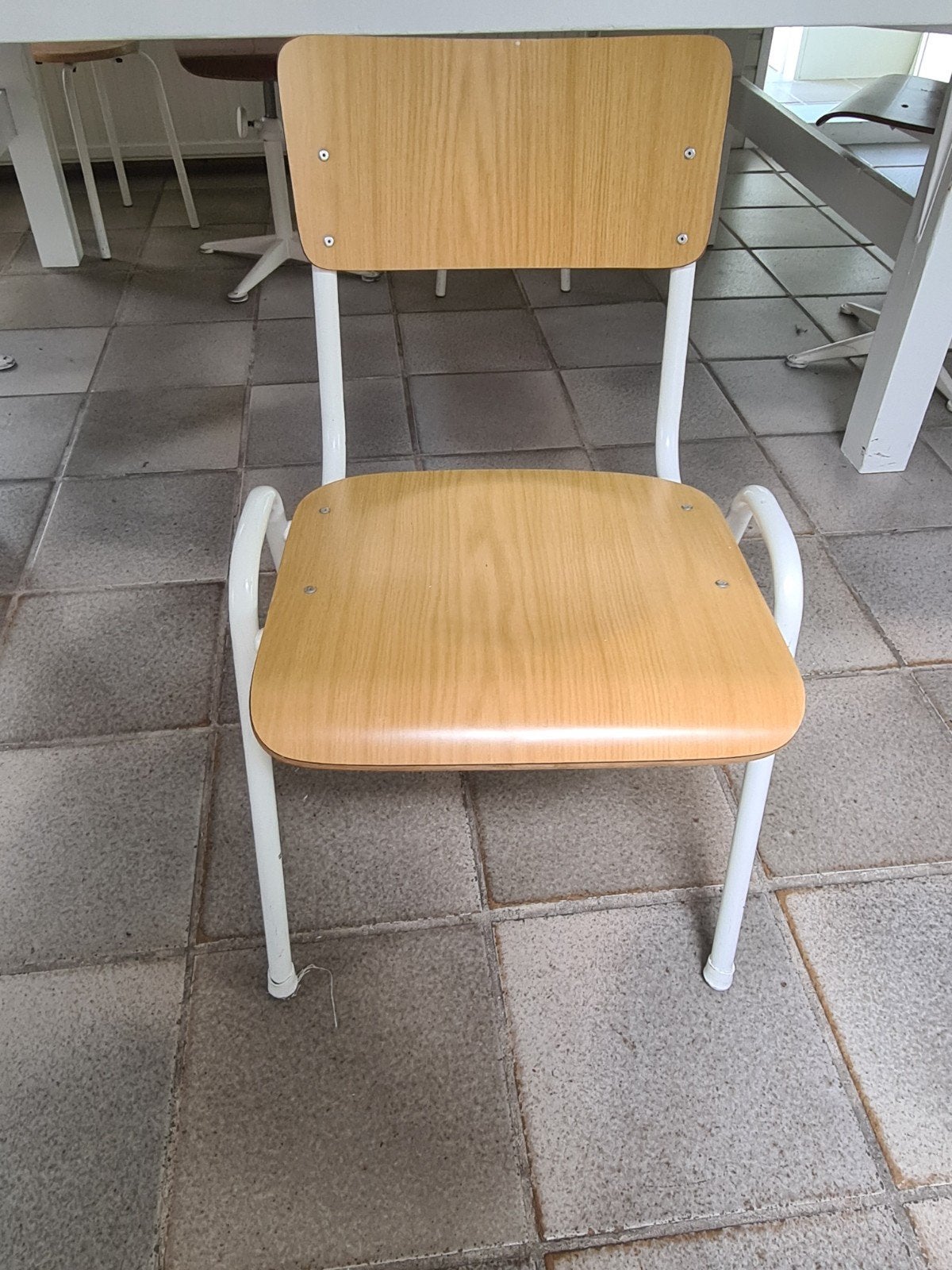 Vintage schoolstoel met houten zitting en rugleuning, Huis en Inrichting, Stoelen, Ophalen, Overige kleuren, Eén, Hout