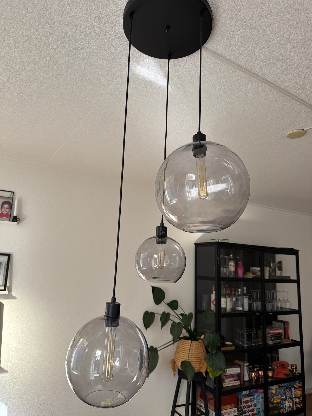 Moderne hanglamp met 3 glazen bollen - Grijs, Huis en Inrichting, Ophalen, Zo goed als nieuw, Glas, E27 (groot)