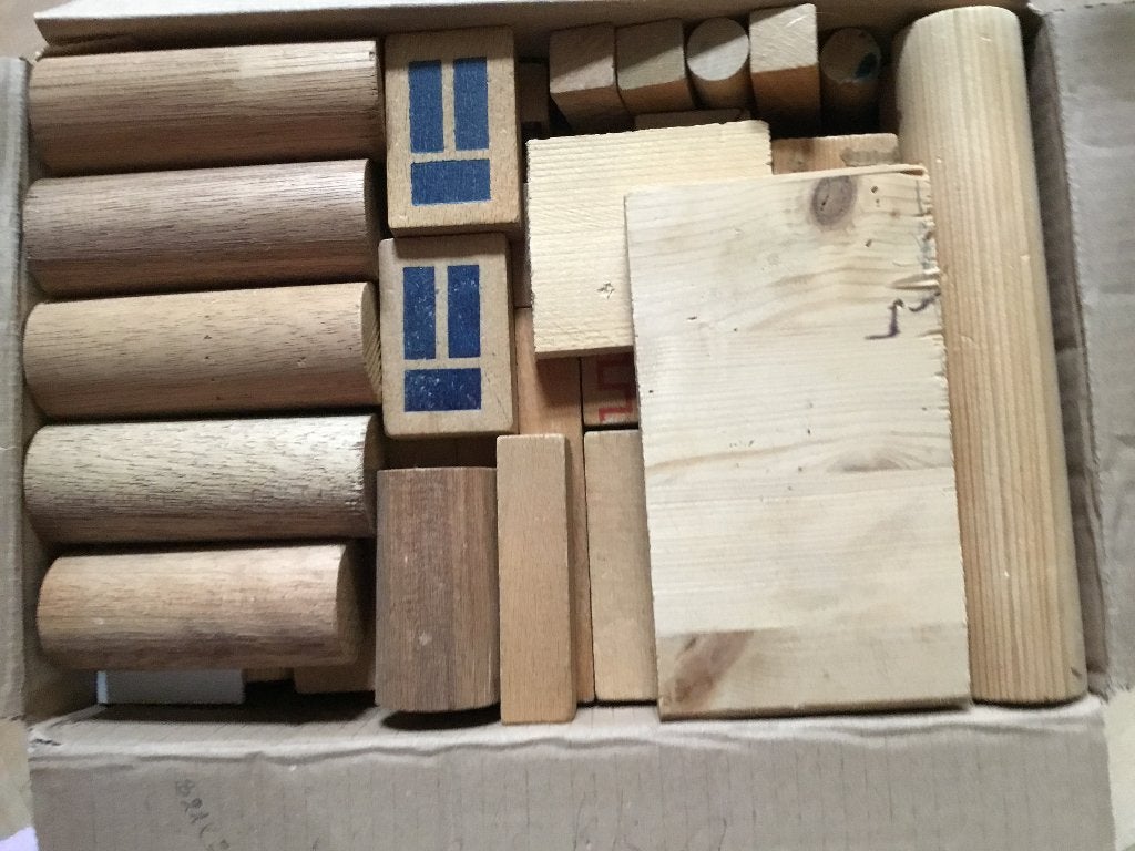 Doos met houten blokken, Kinderen en Baby's, Speelgoed | Houten speelgoed, Ophalen of Verzenden, Gebruikt, Overige typen