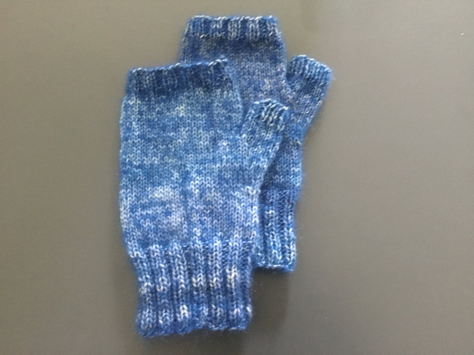 Handgebreide vingerloze handschoenen - Diverse kleuren, Kleding | Dames, Ophalen of Verzenden, Nieuw, Maat 38/40 (M), Handschoenen