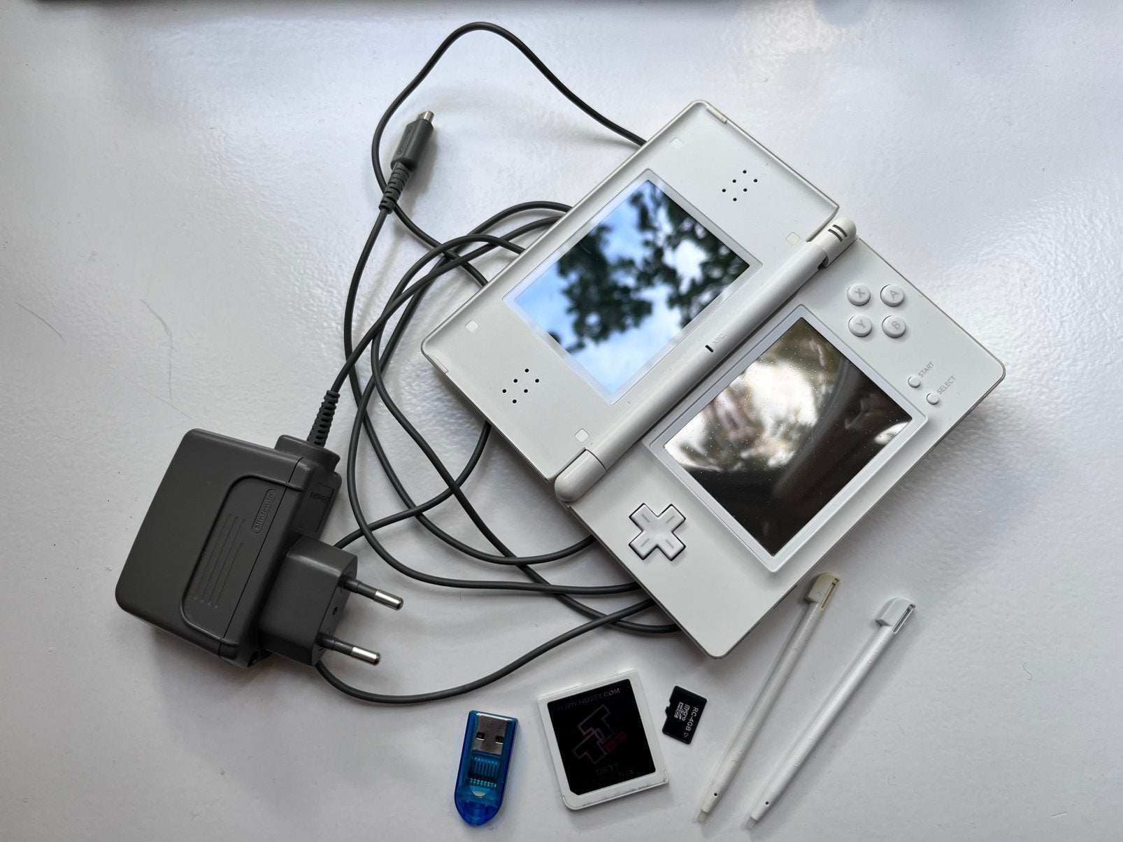 NDS Nintendo DS Lite, 40+ topgames en optie voor eigen ROMs, Spelcomputers en Games, Wit, Ophalen of Verzenden, DS Lite, Gebruikt