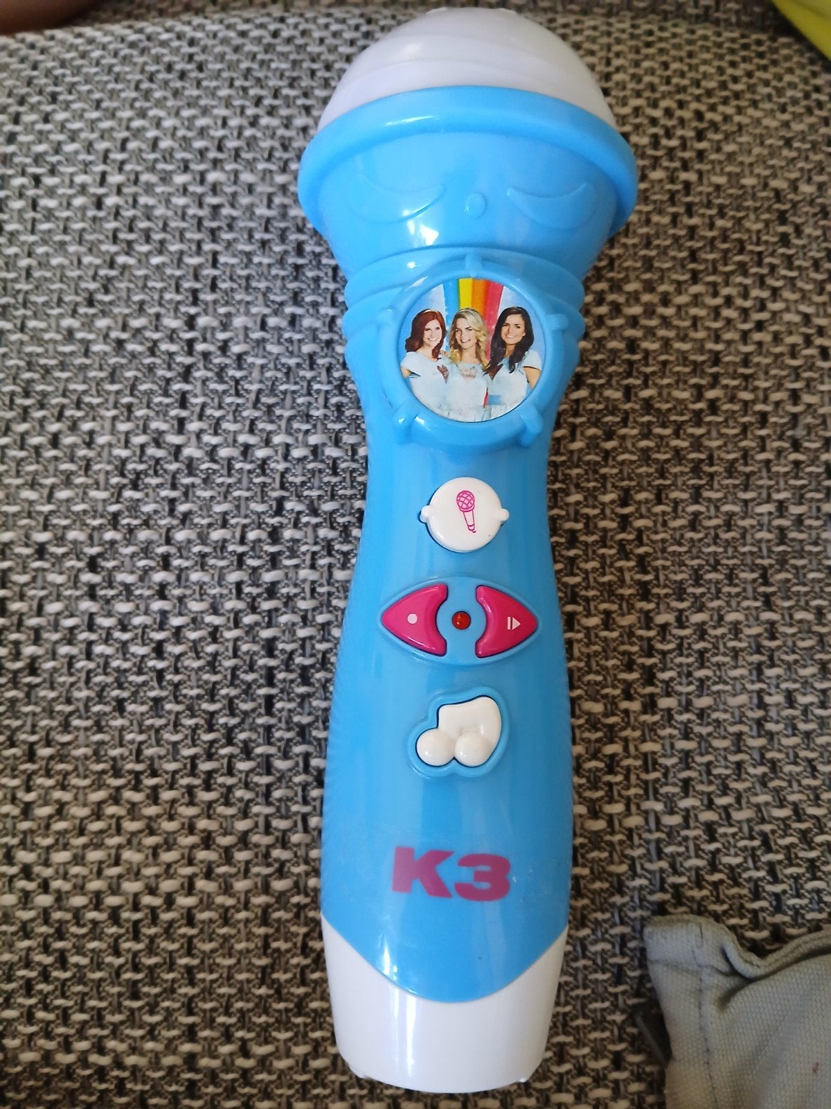 K3 microfoon op batterijen, Ophalen