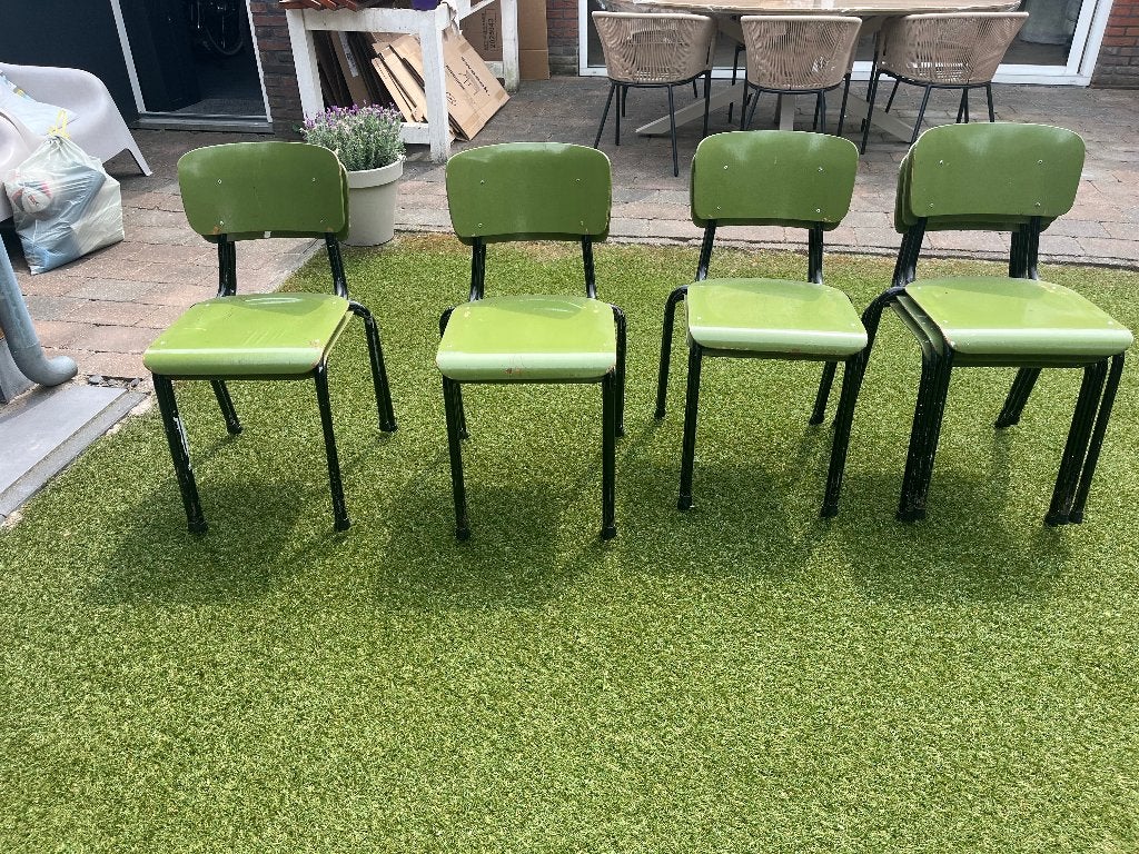 GRATIS af te halen: 9 houten stapelbare stoelen, Ophalen, Gebruikt, Overige kleuren, Vijf, Zes of meer stoelen