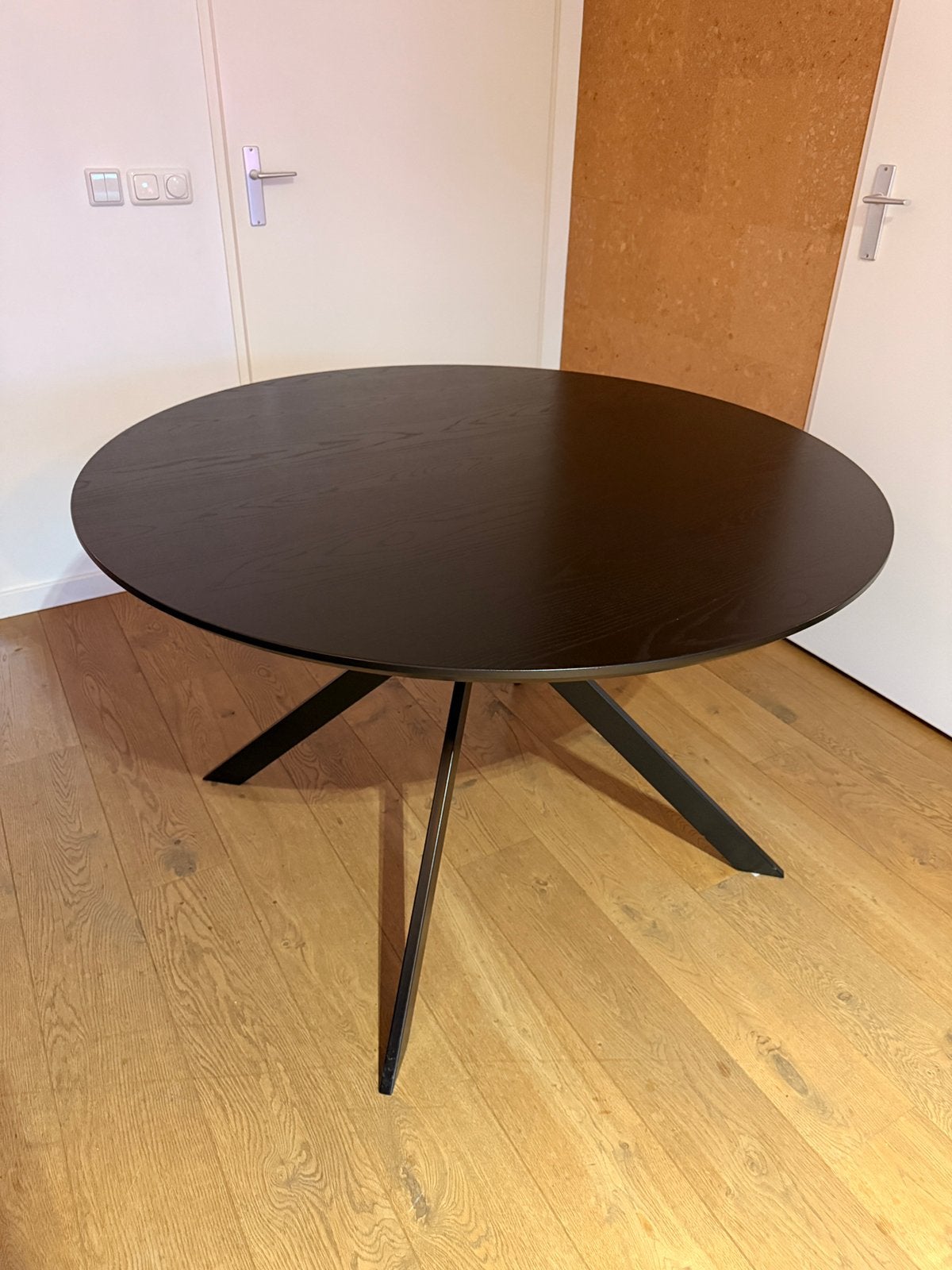 Zwarte ronde eettafel WOOOD, Ophalen, Rond, Zo goed als nieuw, 100 tot 150 cm