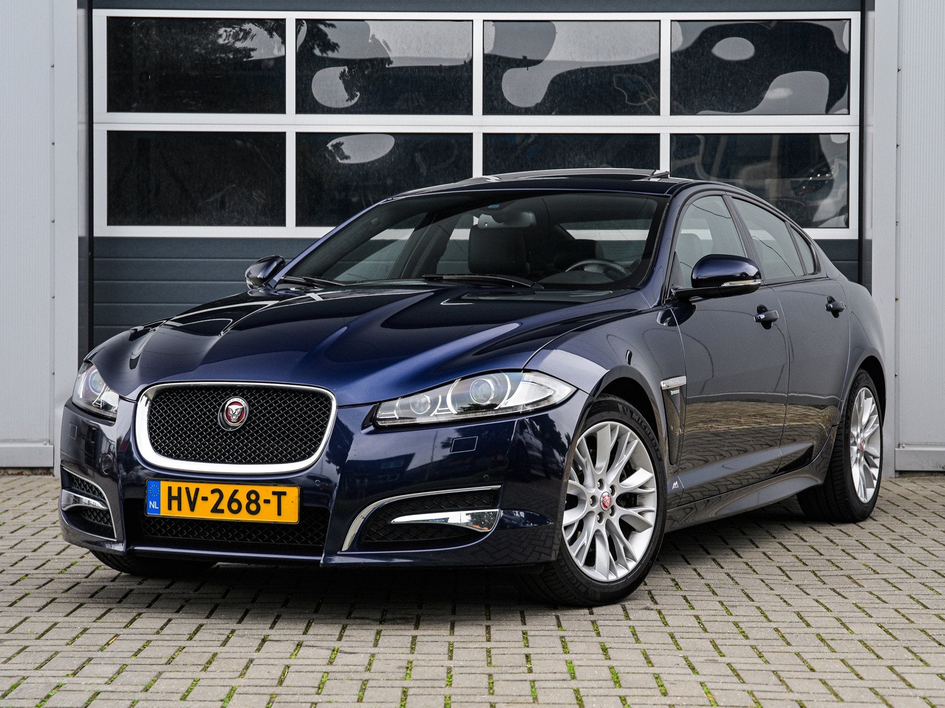 Jaguar XF 2.2d R-Sport | Schuifdak | Xenon | Keyless | Leder, Auto's, Automaat, Achterwielaandrijving, Gebruikt, Zwart