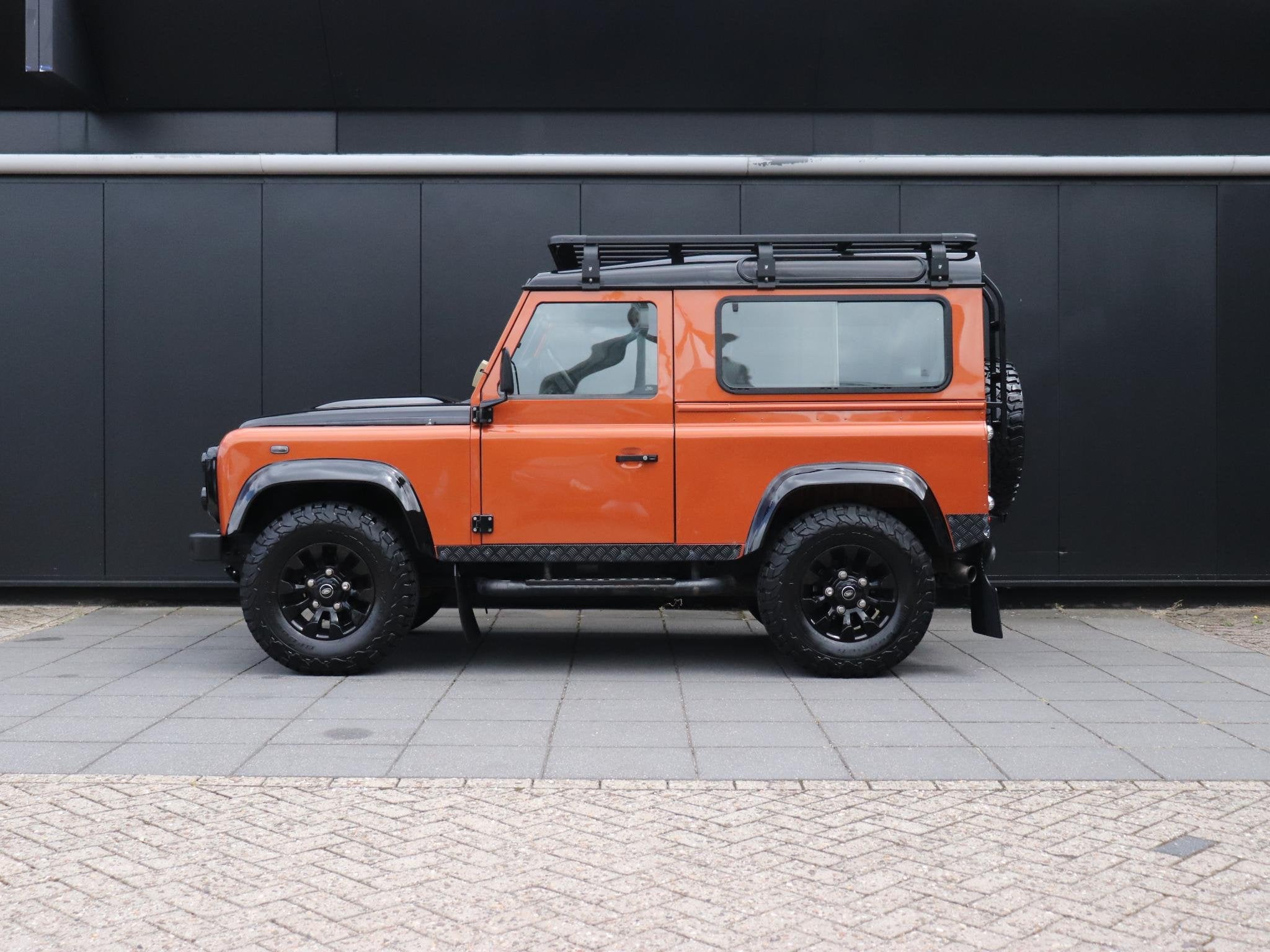 Land Rover Defender 2.4 TD 90 SW SVX 60th Anniversary | 4 PE, Stof, Gebruikt, 4 stoelen, 1795 kg