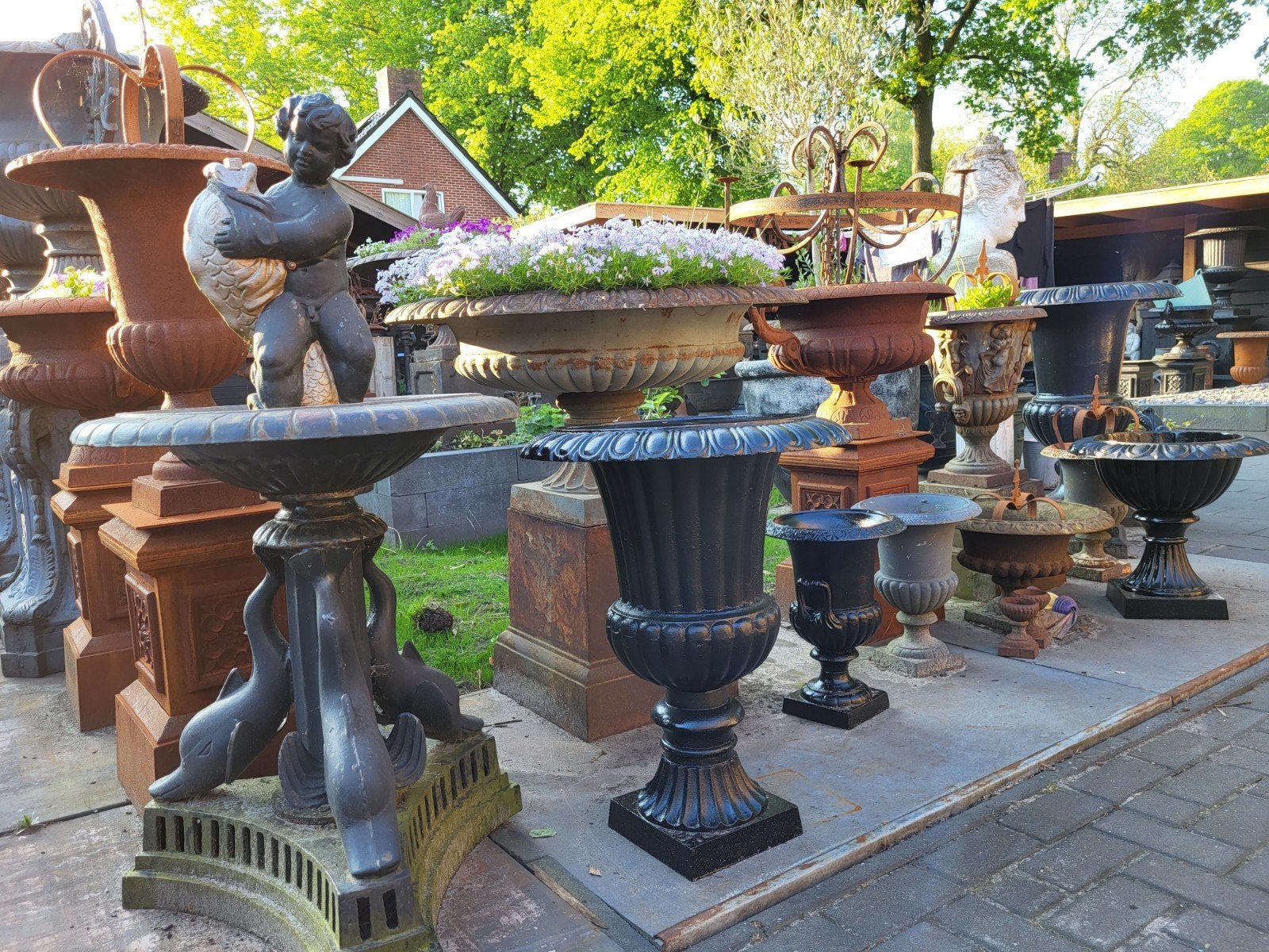 Gietijzeren tuinvazen tuinvaas bloempot bloembak op sokkel, Tuin en Terras, Tuinvazen, Ophalen of Verzenden, Nieuw