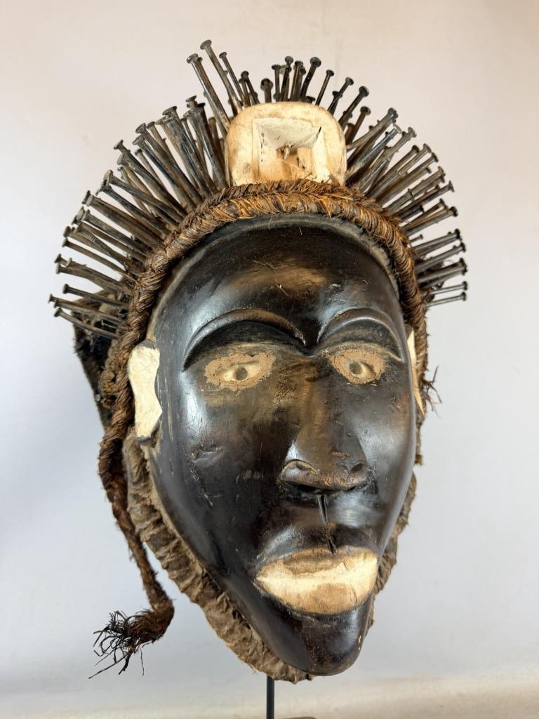 260517 Groot zwart Afrikaans Bakongo masker with glass eyes, Ophalen of Verzenden