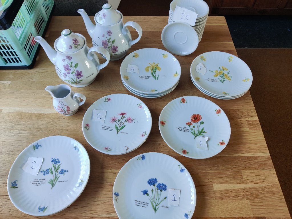 libelle bloemen servies, Huis en Inrichting, Keuken | Servies, Overige merken, Ophalen of Verzenden, Zo goed als nieuw, Overige stijlen