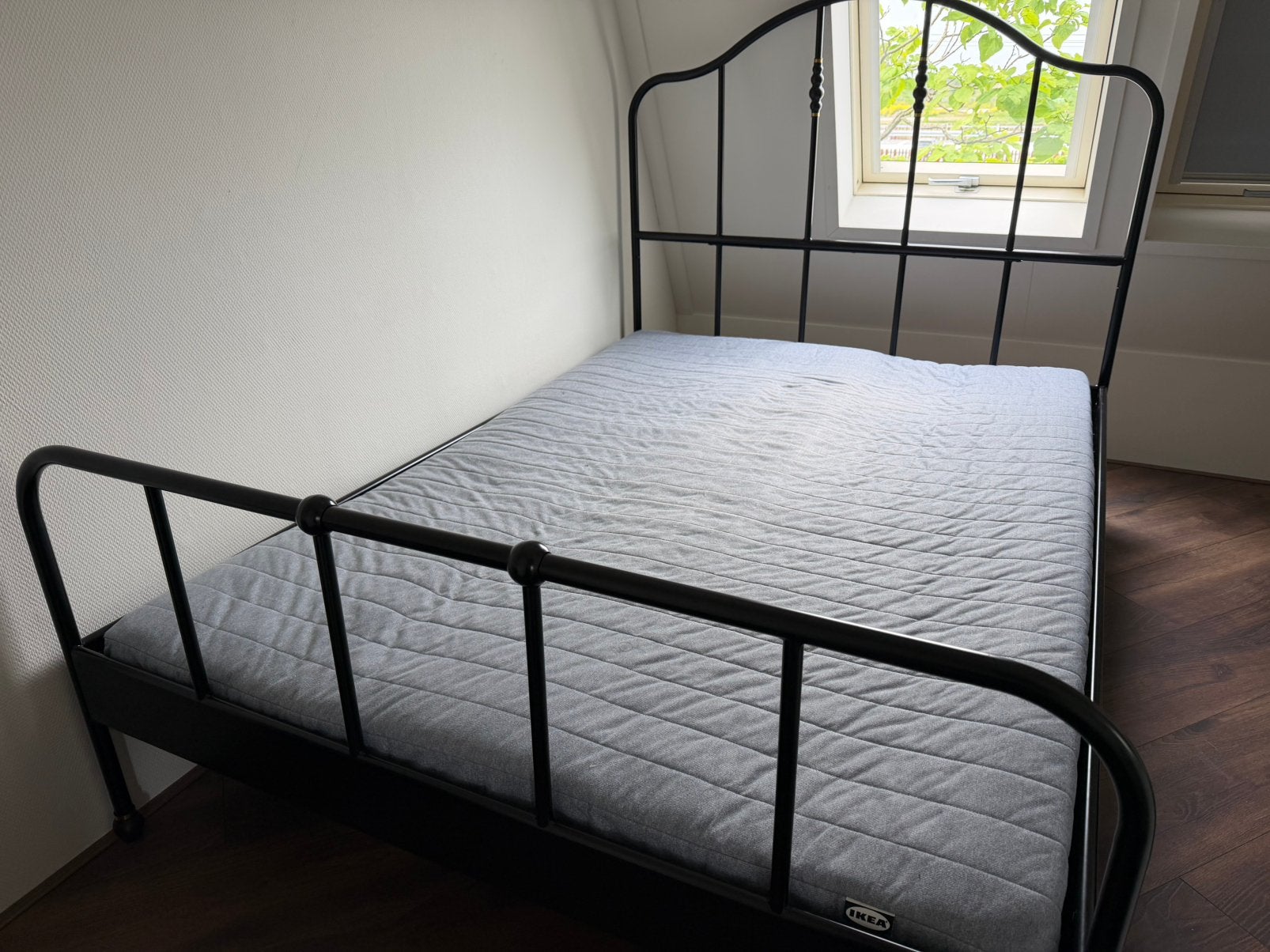 Bed 140x200 inclusief bodem en matras, Huis en Inrichting, Ophalen, Gebruikt, Zwart, Tweepersoons