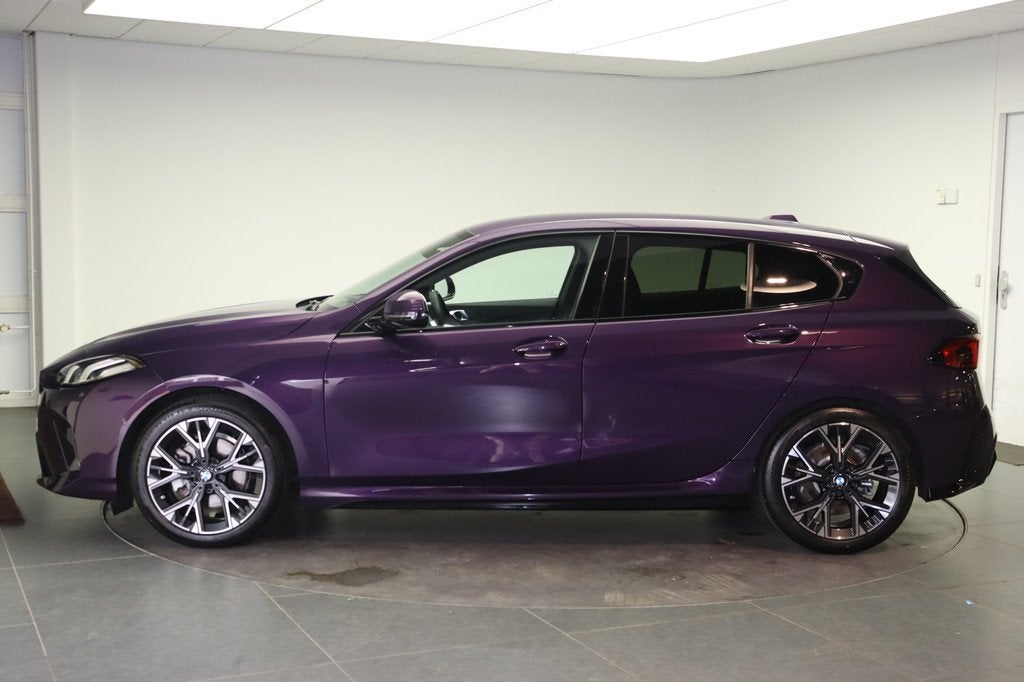 BMW 1 Serie 120 M Sport Automaat / Sportstoelen / Achteruitr, Gebruikt, Met garantie (alle), Parkeercamera, Bedrijf