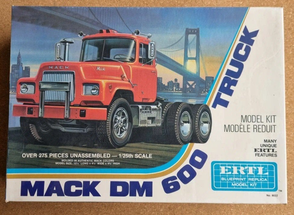 ERTL 8022 Mack DM 600 Truck 1:25, Overige merken, Groter dan 1:32, Ophalen of Verzenden, Truck