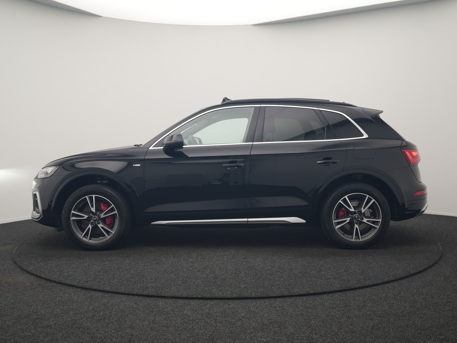 Audi Q5 50 TFSI e 2x S Line PHEV 300pk Dealer O.H. | Panodak, Automaat, Dealer onderhouden, Gebruikt, Zwart