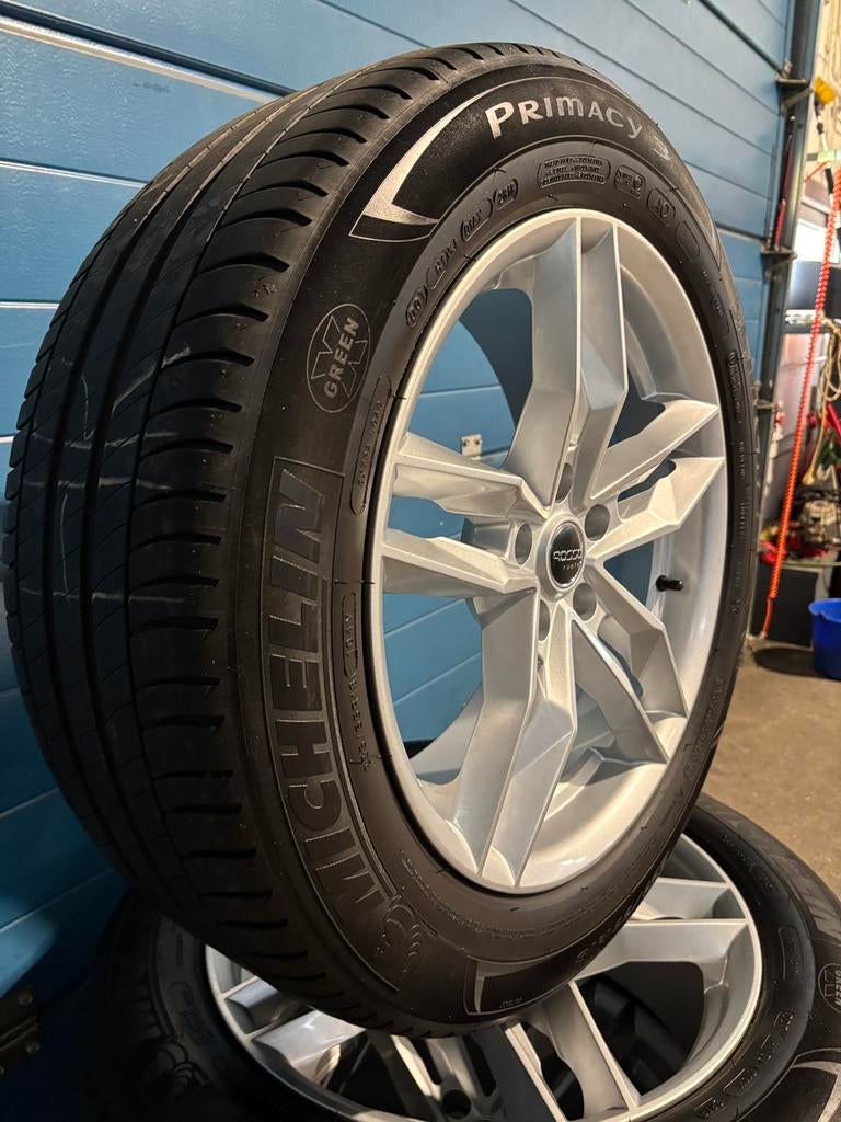 Audi Q3 of Volkswagen Tiguan 18 inch set met Zomerbanden, Auto-onderdelen, Banden en Velgen, Ophalen, 18 inch, Gebruikt, Banden en Velgen