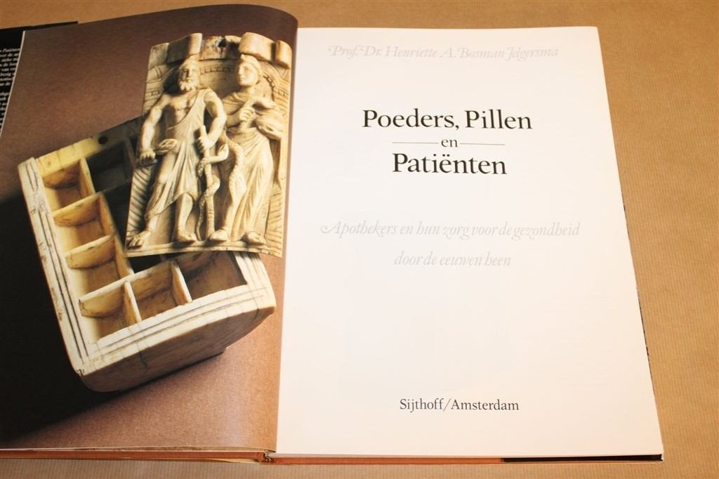Poeders en Pillen — Historische Apothekerszorg, Ophalen of Verzenden, Gelezen