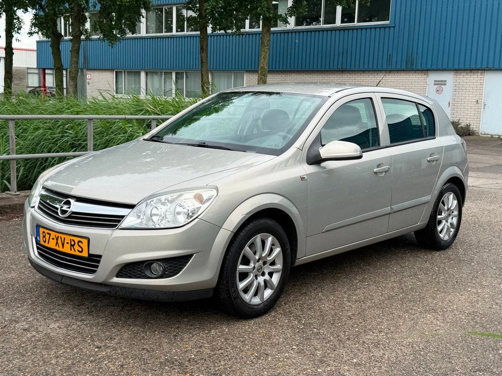 Opel Astra 1.8 Temptation Airco! 1e Eigenaar! 81.600 KM NAP!, Voorwielaandrijving, Gebruikt, 1796 cc, Bedrijf