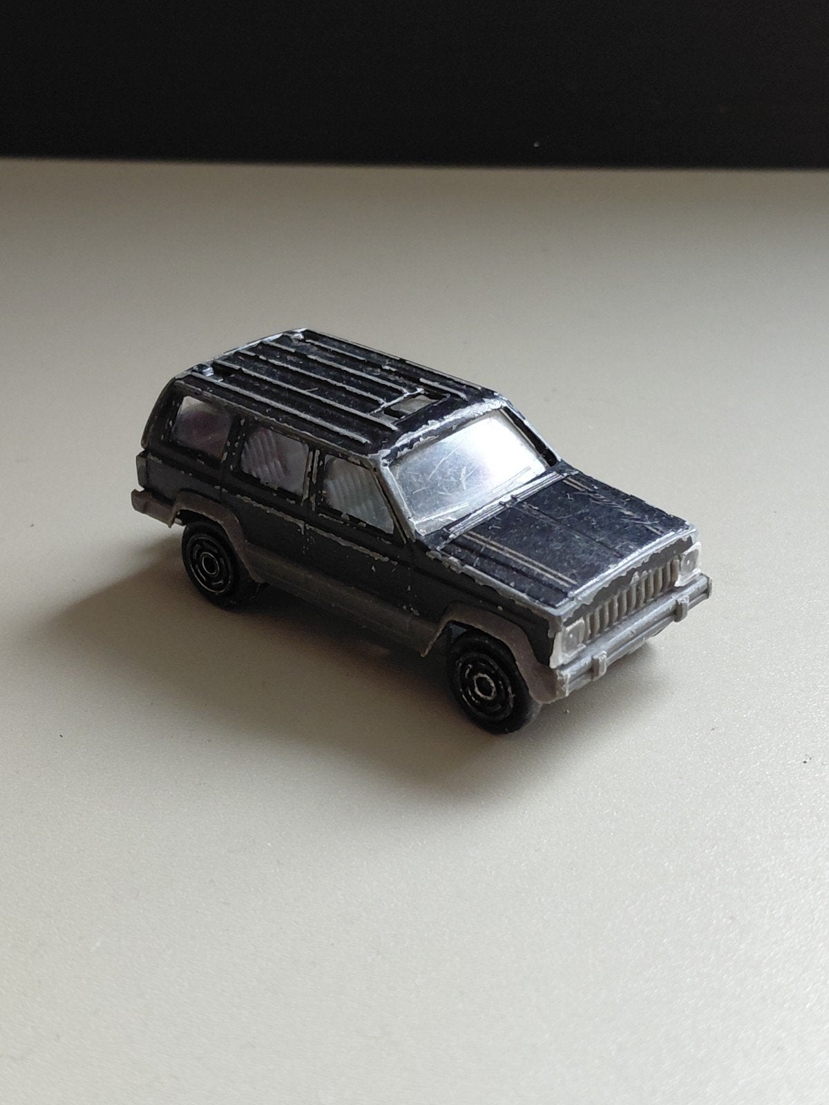 Majorette Jeep Cherokee Limited SUV Zwart 1:60, Hobby en Vrije tijd, Ophalen of Verzenden, Gebruikt, Auto