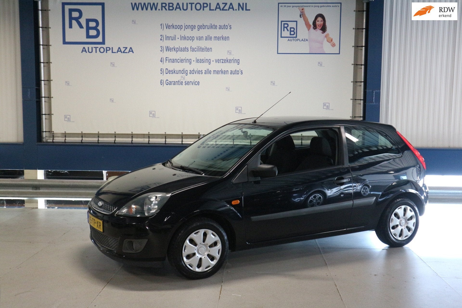 Ford Fiesta 1.3-8V Champion / AC / NW APK / BUDGET DEAL ! !, 1299 cc, 4 cilinders, Startonderbreker, Zwart